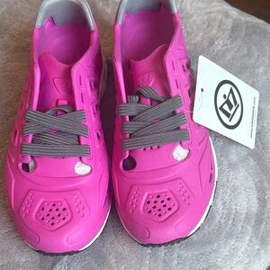 NWT CrossKix  Big Kids - 2.0 Composite Foam Slip-Resistant  Water  Shoes; Sz: 3